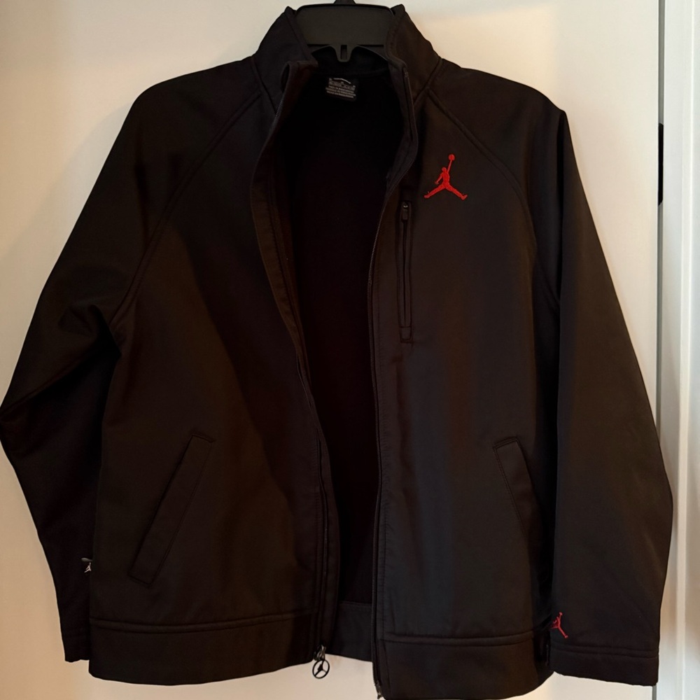 Stylish Black Performance Jordan Jacket with Jumpman Logo in Red Accent